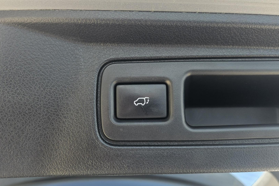 2017 Toyota Fortuner GUN156R Crusade SUV Image 14