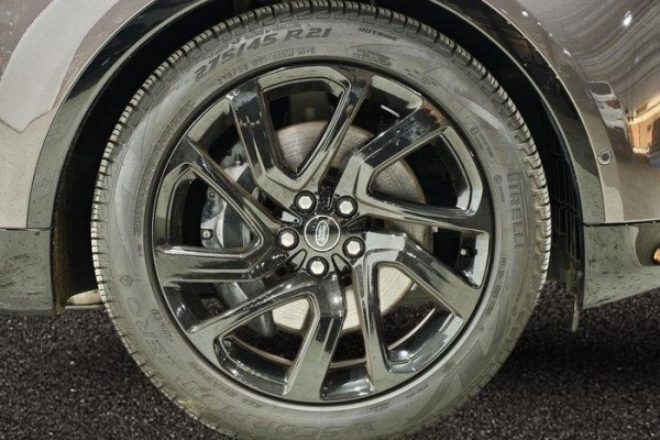 2025 Land Rover Discovery Series 5 D350 Dynamic SE SUV Image 9