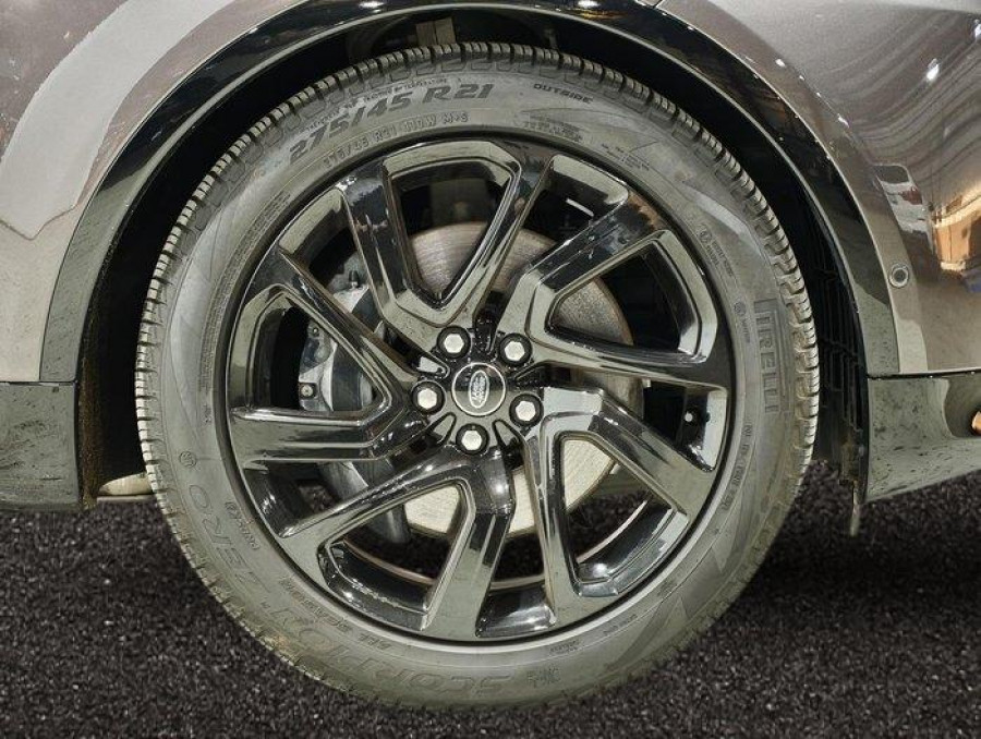 2025 Land Rover Discovery Series 5 D350 Dynamic SE SUV Image 9