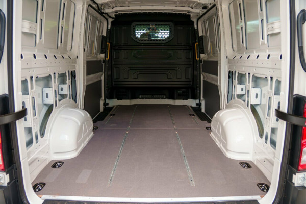 2026 Volkswagen Crafter SY1 35 TDI410 MWB Van Image 7
