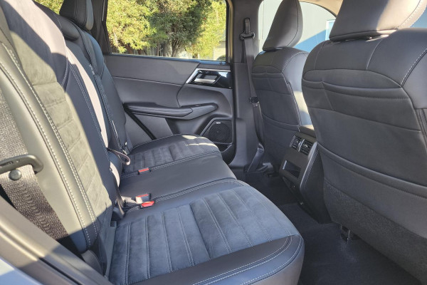 2025 Mitsubishi Outlander ZM LS SUV Image 12
