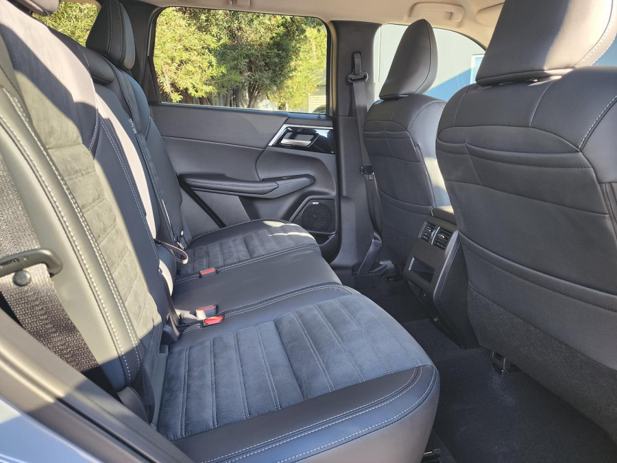2025 Mitsubishi Outlander ZM LS SUV Image 12