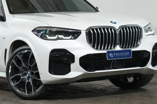 2022 BMW X5 xDrive30d SUV image 2