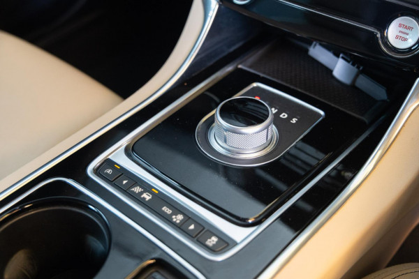 2015 MY16 Jaguar XE X760 20t Prestige Sedan