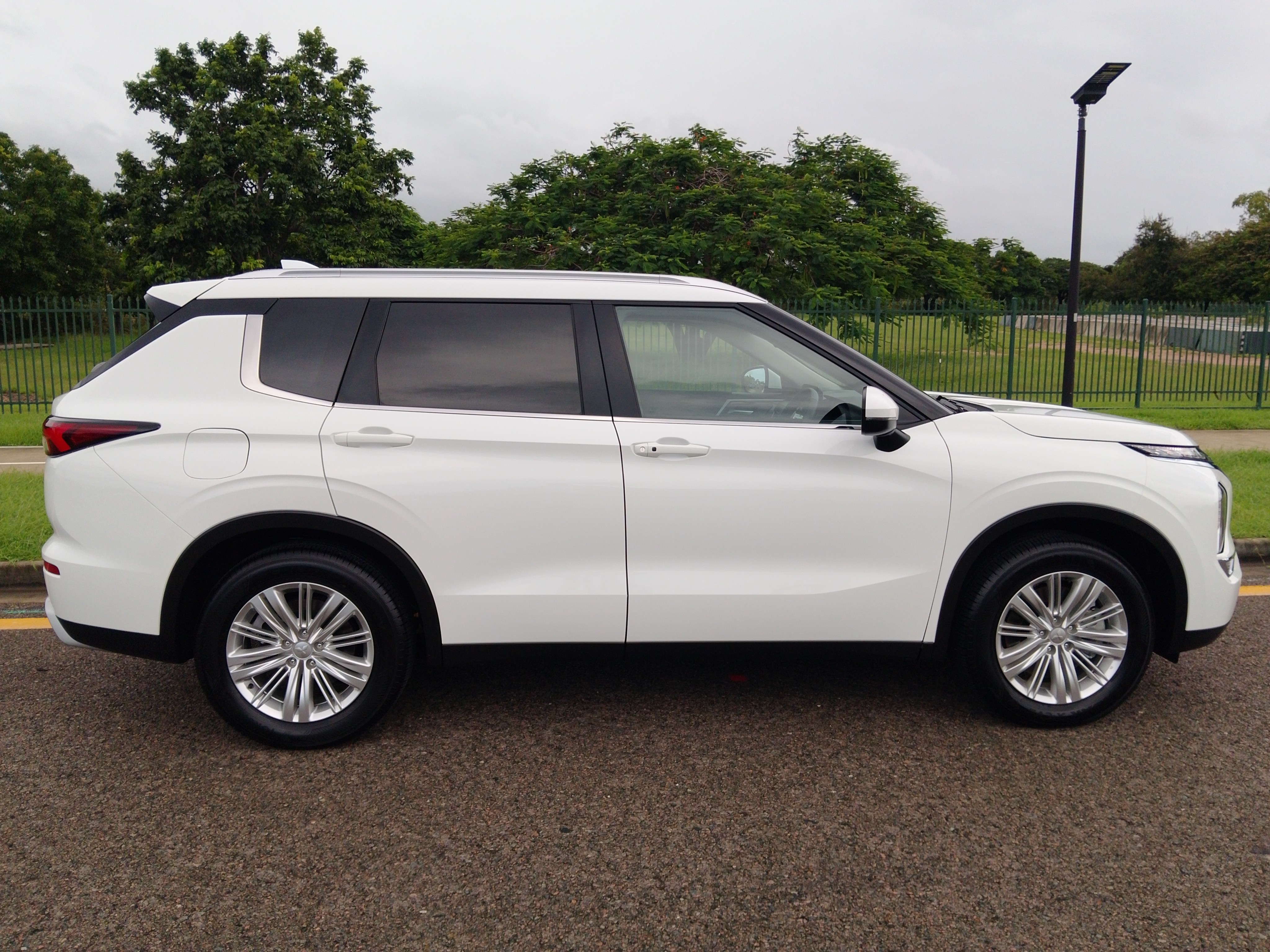 2023 MY24 Mitsubishi Outlander ZM LS SUV Image 8