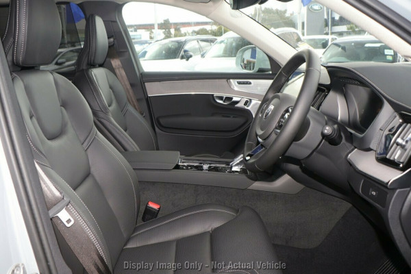 2026 Volvo XC90 L Series Ultra B5 Dark SUV Image 9