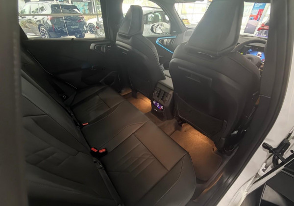 2026 BMW X3 G45 40d xDrive SUV image 12