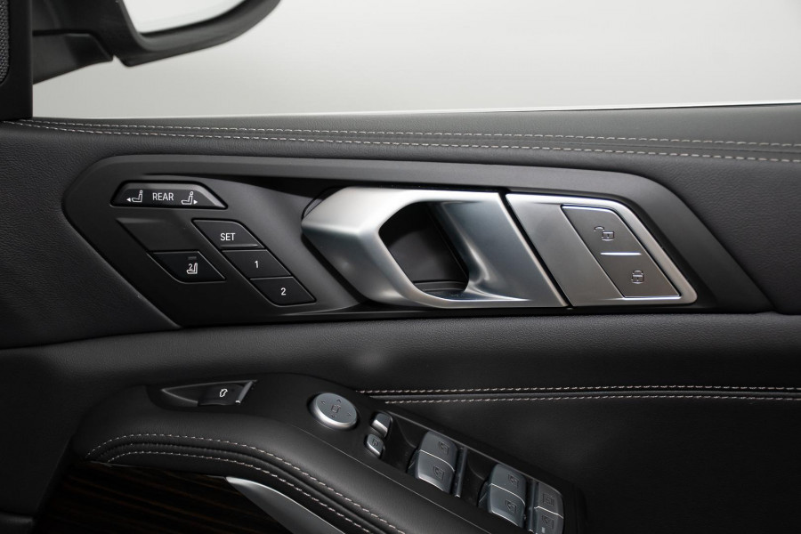 2025 BMW X7 G07 LCI xDrive40d Design Pure Excellence SUV
