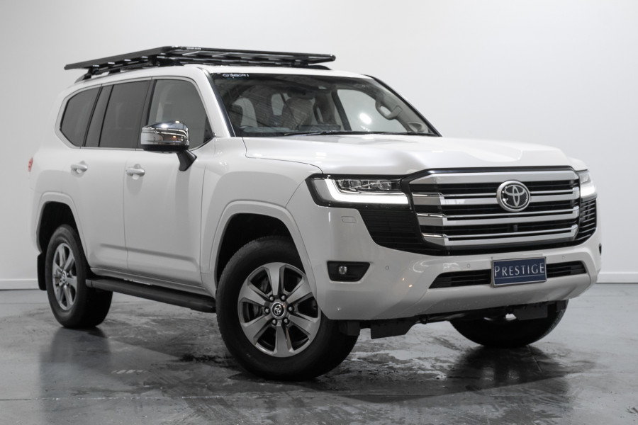2023 Toyota LandCruiser Sahara SUV Image 1