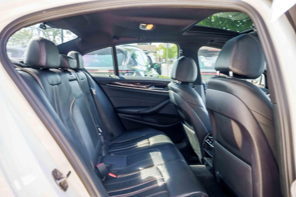 2017 BMW 5 Series G30 520d Luxury Line Sedan Image 9