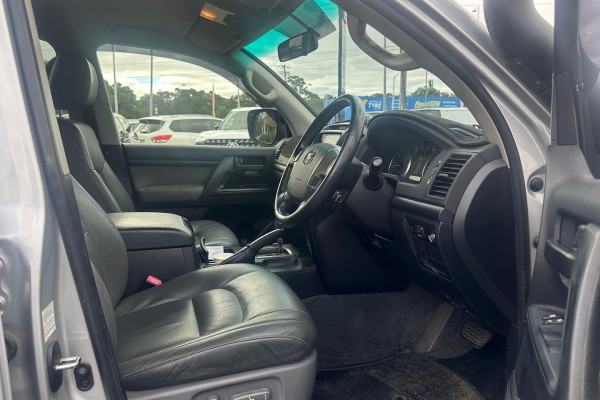 2011 MY10 Toyota LandCruiser VDJ200R GXL SUV Image 16