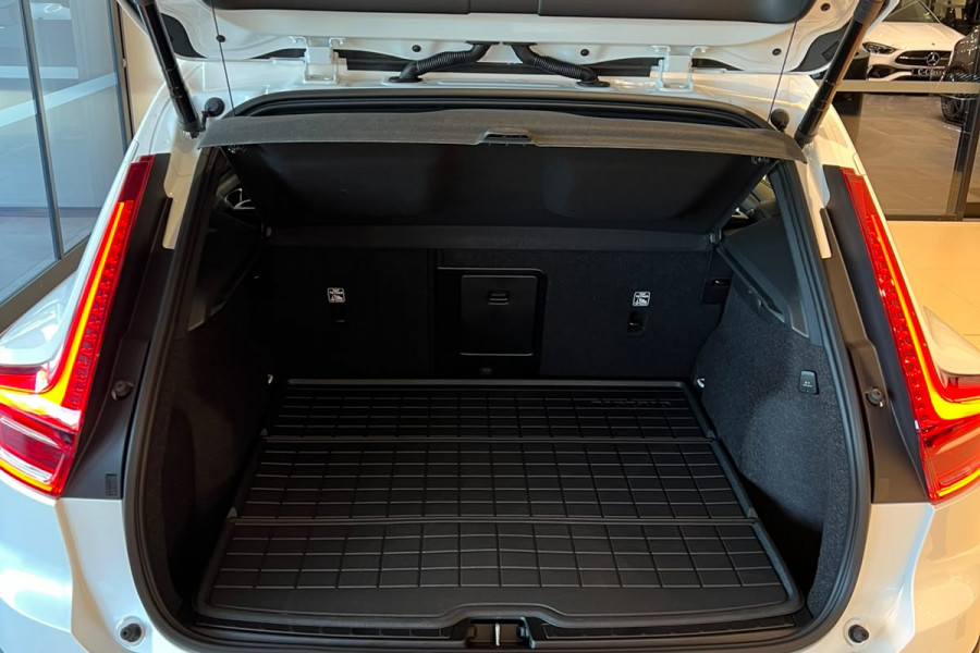 2026 Volvo XC40 XZ Plus B4 SUV