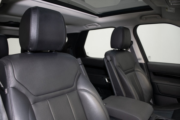 2019 Land Rover Discovery Series 5 SE SUV Image 4
