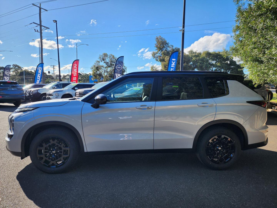 2025 Mitsubishi Outlander ZM LS SUV Image 4
