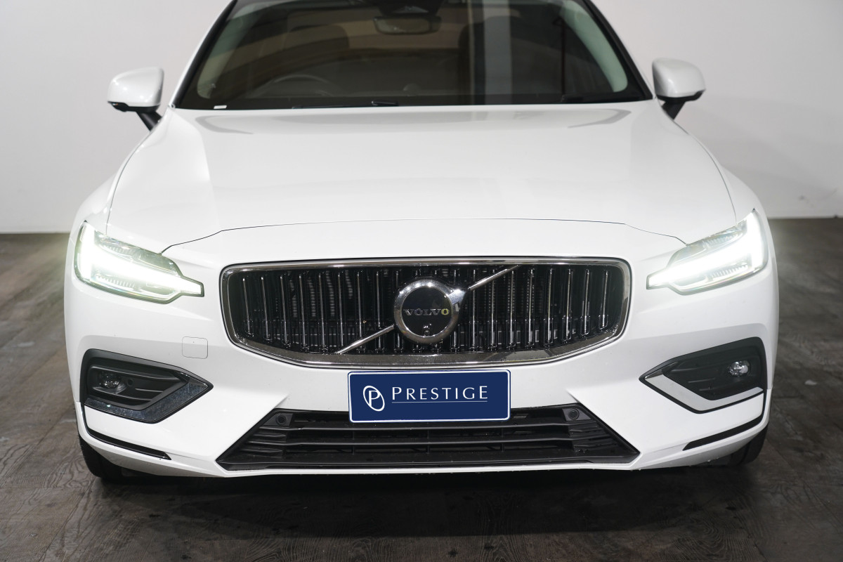 2023 Volvo S60 Ultimate B5 Bright Mhev Sedan Image 3