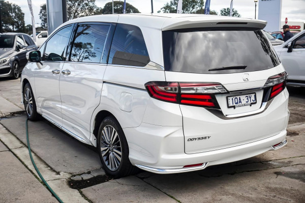 2019 Honda Odyssey 5th Gen VTi-L People Mover Image 3