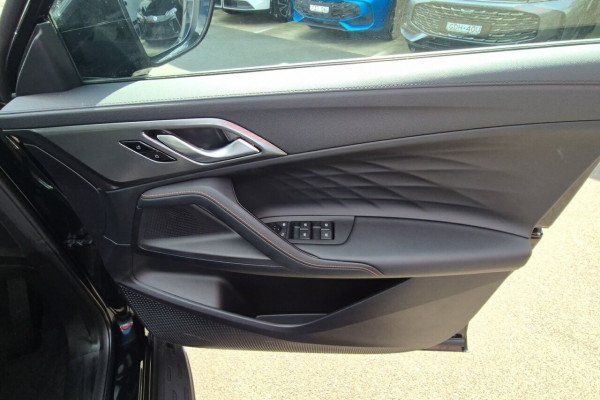 2025 MG HS AS33 Super Hybrid Essence SUV Image 5