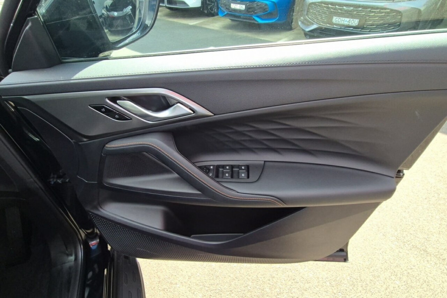 2025 MG HS AS33 Super Hybrid Essence SUV Image 5