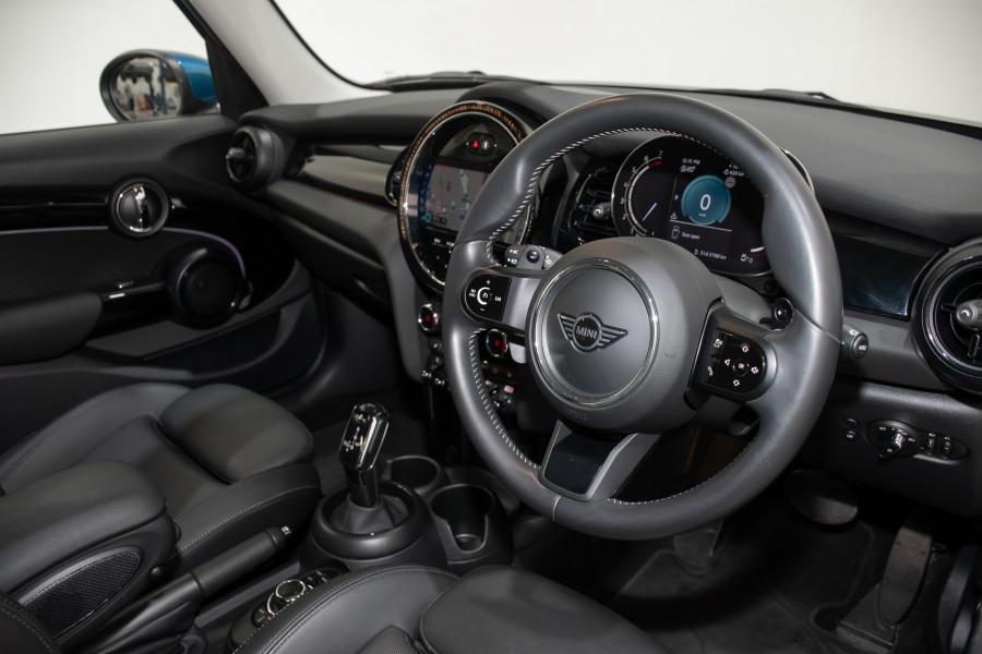 2023 MINI Cooper S Classic Hatch Image 13