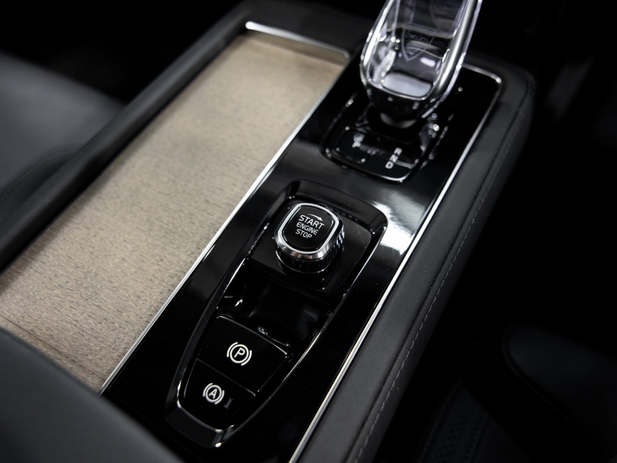 2025 Volvo XC90 L Series Ultra B5 Bright SUV Image 12