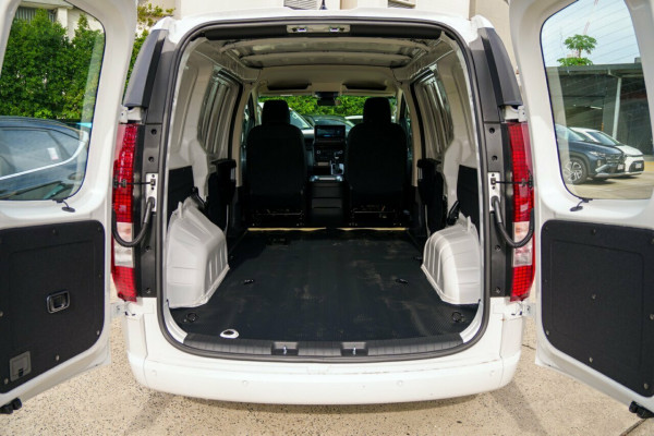 2026 MY27 Hyundai Staria Load US4.V4  Van Image 9
