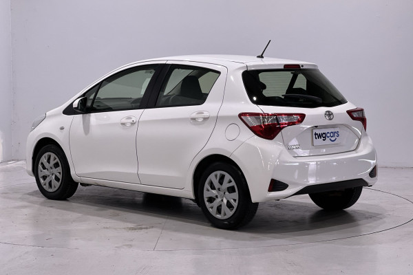 2017 Toyota Yaris NCP130R ASCENT Hatch Image 5