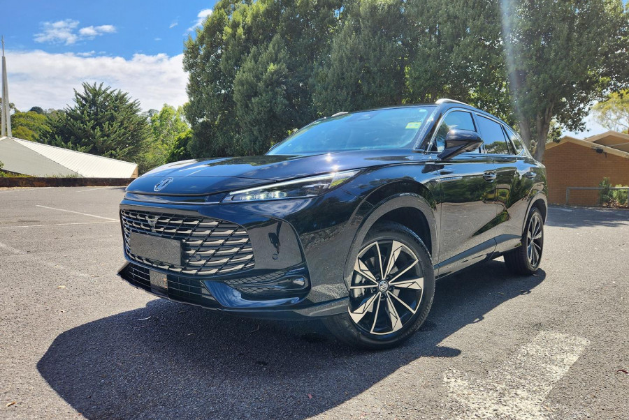 2024 MY24.5 MG HS AS33 Essence SUV Image 7
