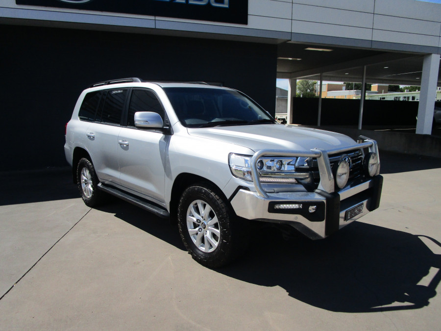 2020 Toyota LandCruiser VDJ200R VX SUV Image 1