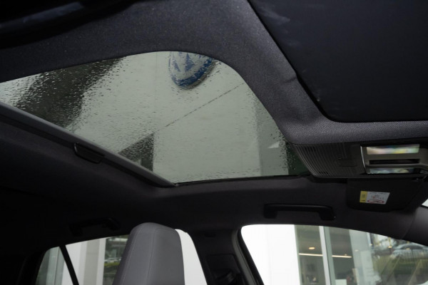 2025 MY26 Volkswagen Golf 8.5 110TSI R-Line Hatch Image 11