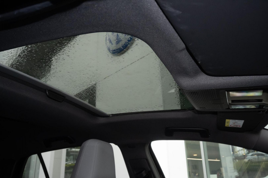 2025 MY26 Volkswagen Golf 8.5 110TSI R-Line Hatch Image 11