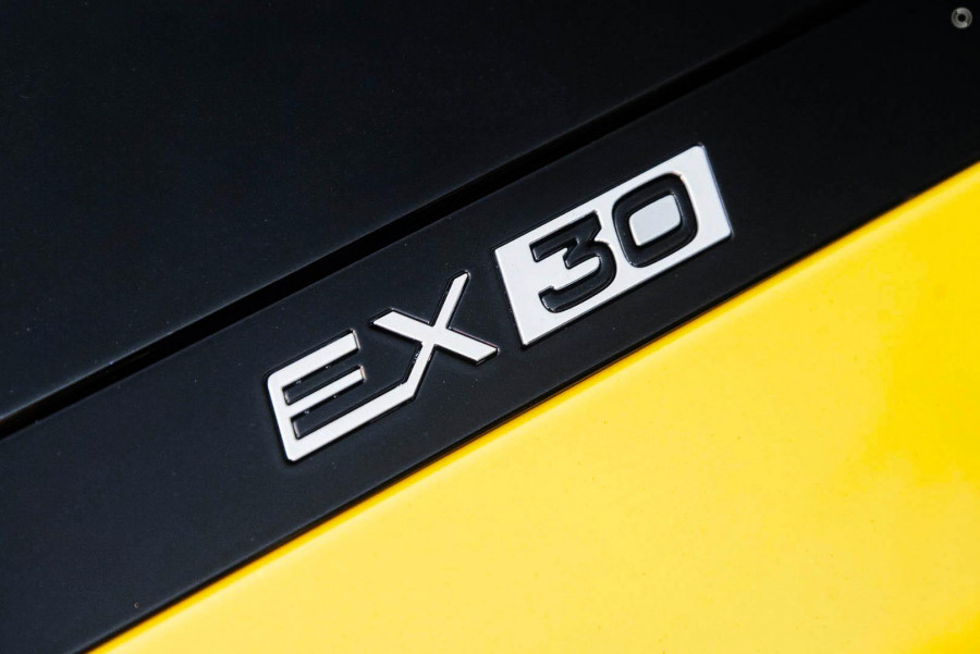 2025 Volvo EX30  Twin Motor Performance Ultra SUV Image 12