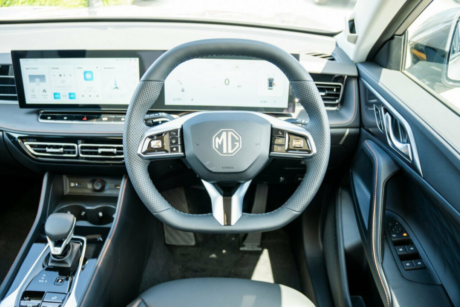 2025 MG HS AS33 Essence SUV Image 11