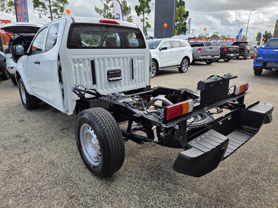 2026 Isuzu D-MAX RG SX Cab Chassis Image 5