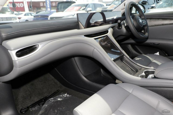 2025 MG IM5 P12L Premium Hatch Image 6