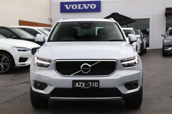 2020 Volvo XC40 XZ T4 Momentum Suv Image 2