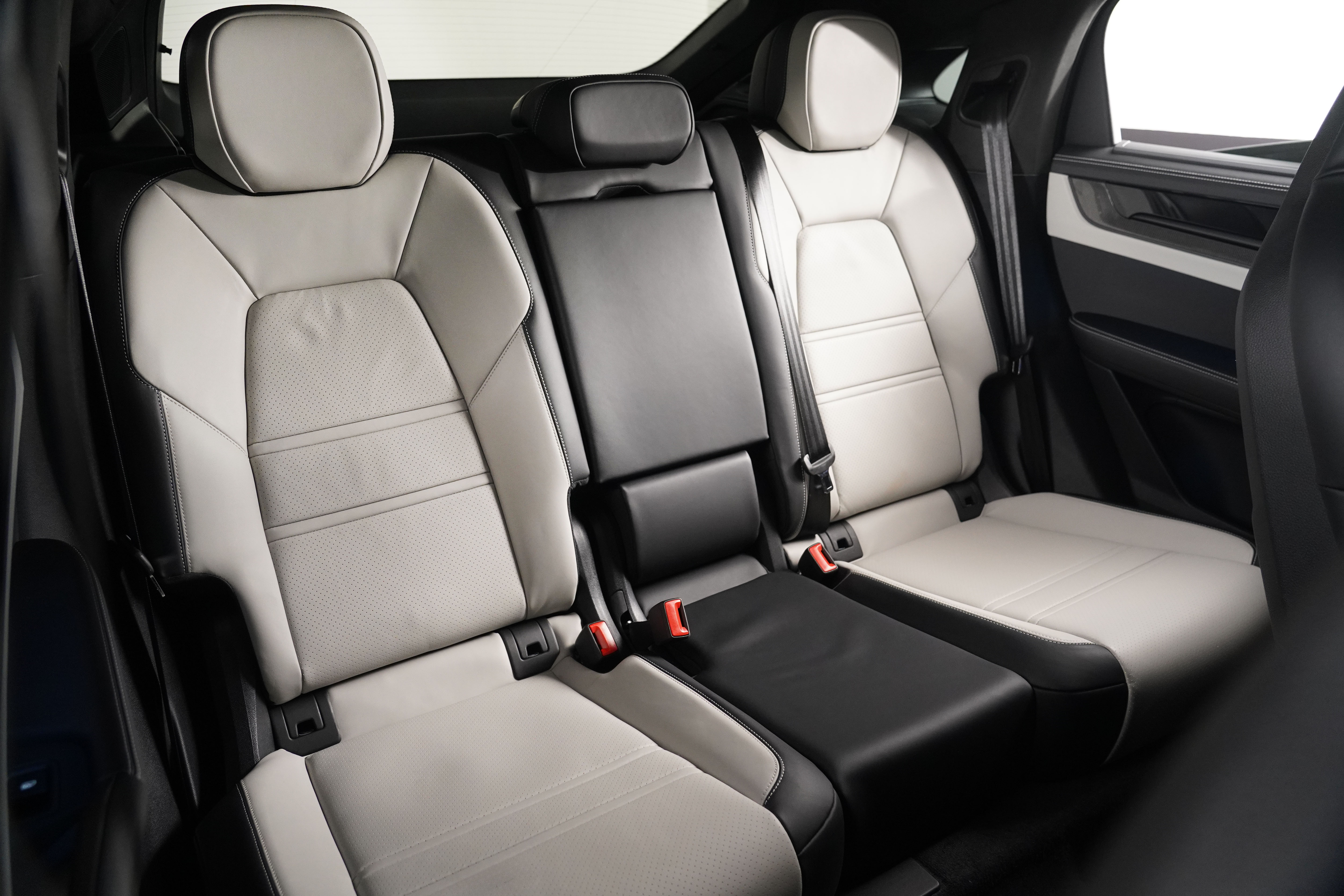2024 Porsche Cayenne GTS SUV Image 36