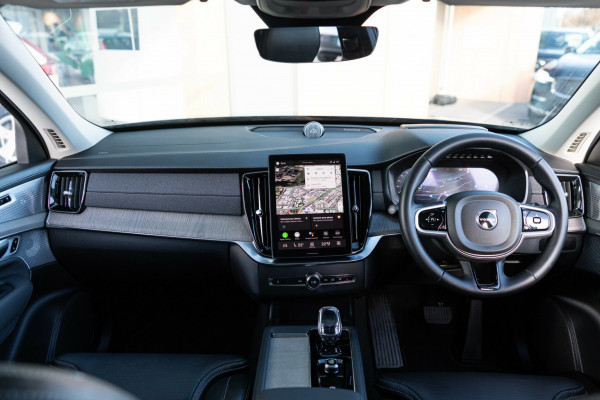 2025 MY26 Volvo XC90 L Series Ultra B5 Dark SUV Image 4
