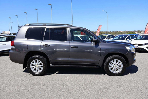 2016 Toyota LandCruiser VDJ200R VX SUV Image 3