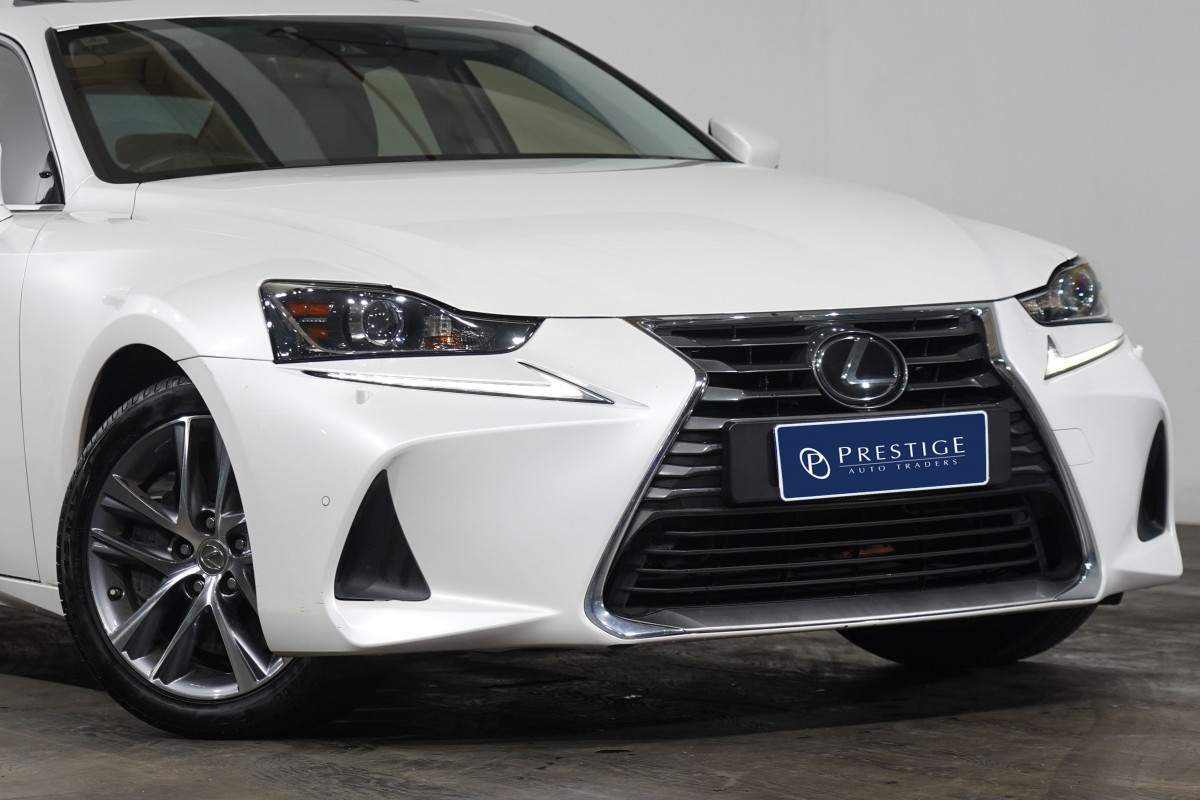 2019 Lexus Is300 Luxury Sedan Image 2