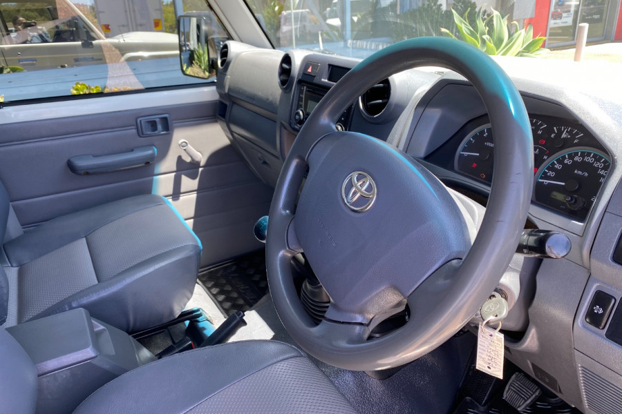 2017 Toyota LandCruiser VDJ76R WorkMate SUV Image 8