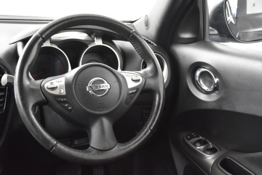 2014 Nissan JUKE F15 Ti-S Hatchback Image 9