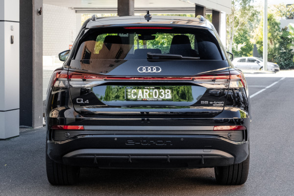 2024 Audi Q4 e-tron F4 55 SUV image 5