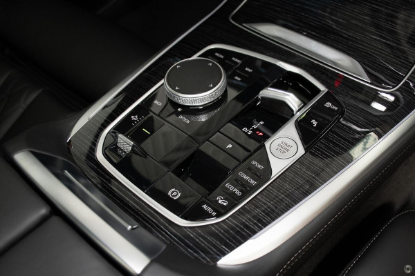 2025 BMW X7 G07 LCI xDrive40d M Sport SUV image 14