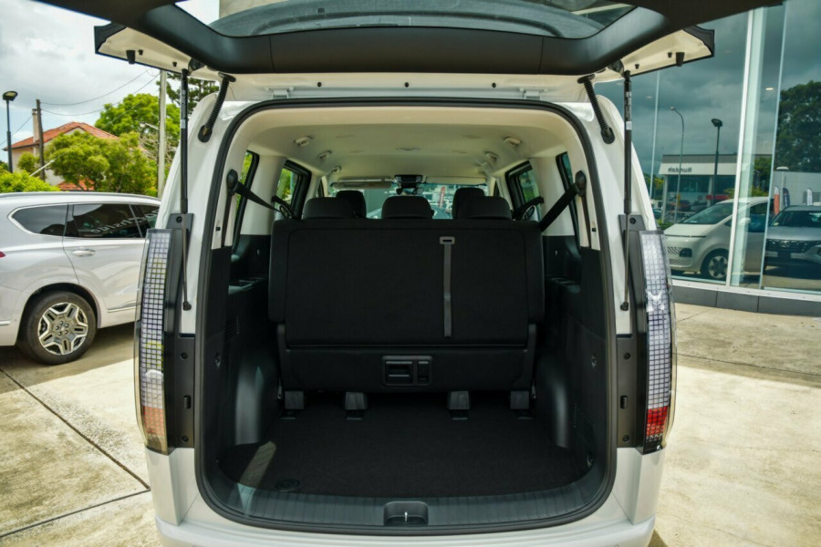 2025 Hyundai Staria US4.V3  People Mover Image 8
