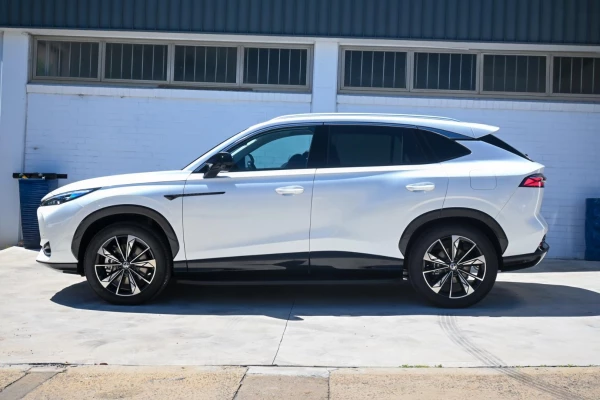 2025 MG HS AS33 Essence Hybrid SUV Image 5