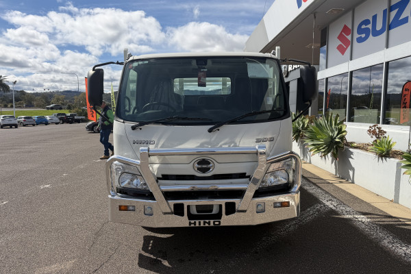 2025 Hino 616 AT 3430 WIDE STEELACE Tray Image 2