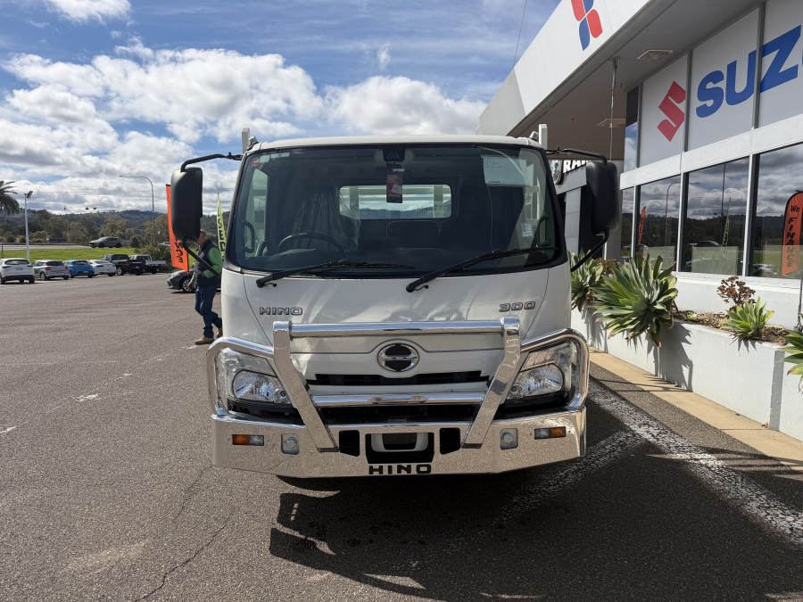 2025 Hino 616 AT 3430 WIDE STEELACE Tray Image 2