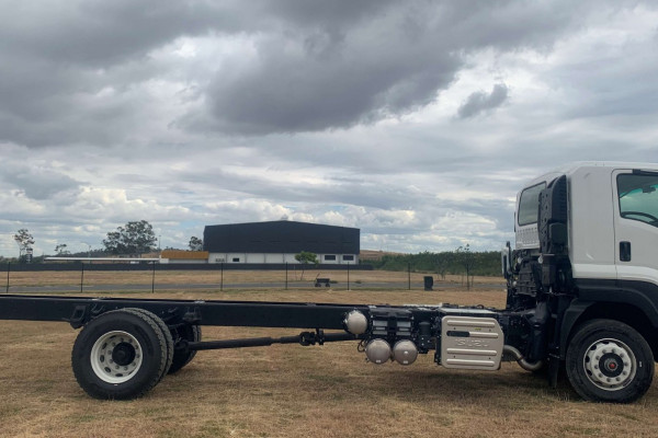 2025 Isuzu FXR 170-355 AT R57 Cab Chassis Image 6