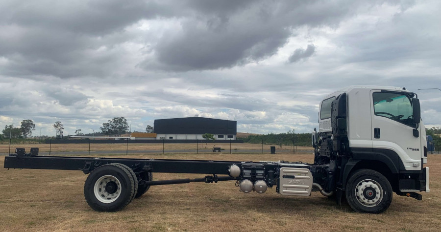 2025 Isuzu FXR 170-355 AT R57 Cab Chassis Image 6