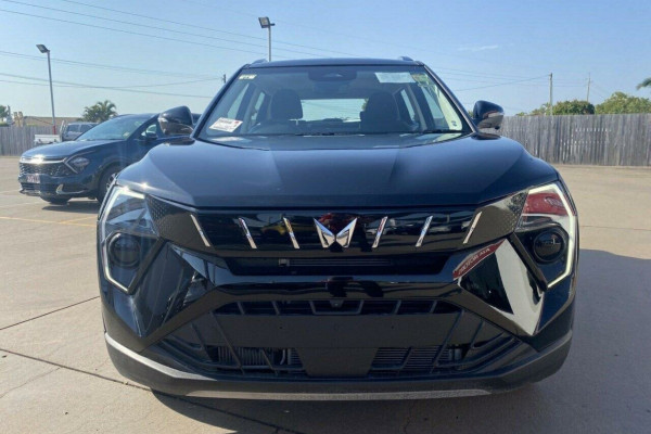 2025 Mahindra XUV3X0  AX5L SUV Image 12